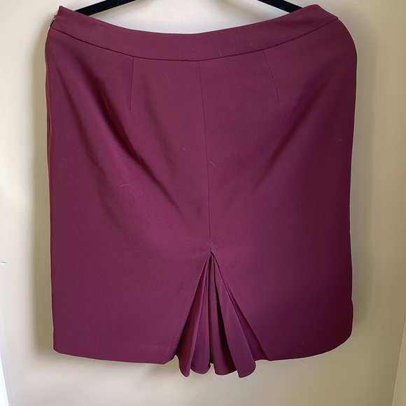Jones New York Burgundy skirt suit - Picture 3 of 8